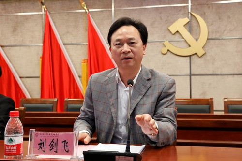 学院党委书记刘剑飞发表讲话 学院党委书记刘剑飞发表讲话