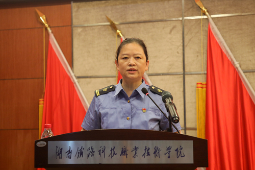 2.郑州集团郑州高铁基础设施段联锁数据室主任 郑小燕讲话特写 2.郑州集团郑州高铁基础设施段联锁数据室主任 郑小燕讲话特写