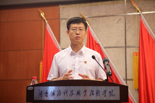 4.中国通号研究设计院集团公司 基础院党总支书记 院长 刘贞 讲话特写 4.中国通号研究设计院集团公司 基础院党总支书记 院长 刘贞 讲话特写