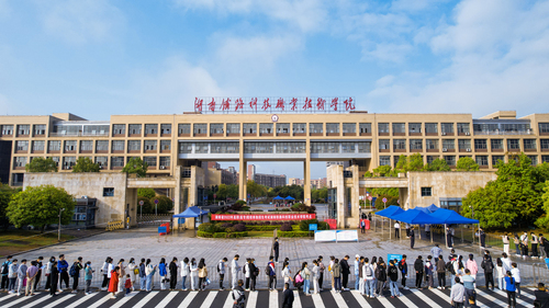 学校正门全景 (4) 学校正门全景 (4)