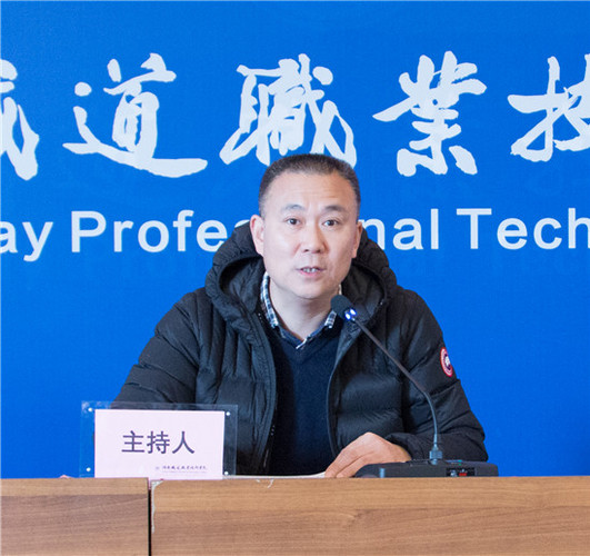 校长方小斌做动员讲话