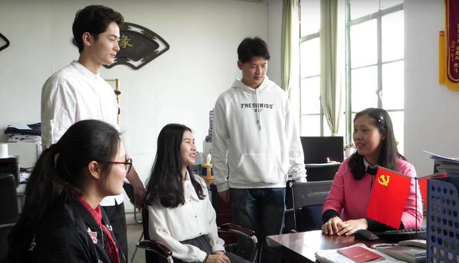 （高校教师党支部书记“双带头人”标兵）