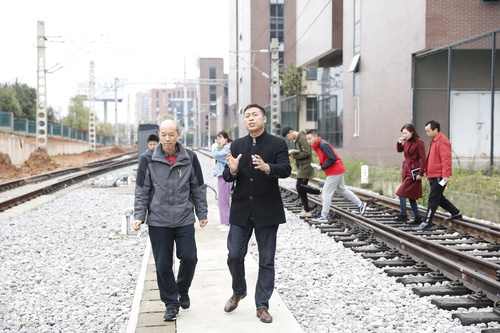 卢端敏一行参观学院轨道交通综合实训基地