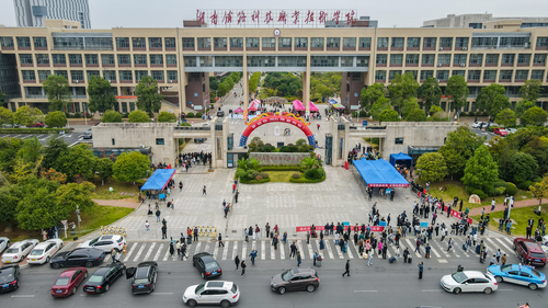 校门 校门