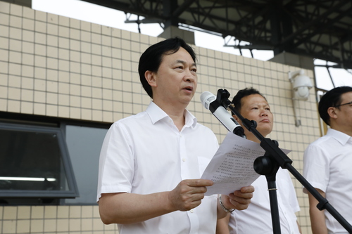 学院党委书记刘剑飞发表题为《用青春热血铸就爱国情操》的国旗下讲话 学院党委书记刘剑飞发表题为《用青春热血铸就爱国情操》的国旗下讲话