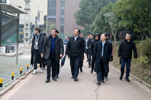 2 参观轨道交通国际共享实训基地 2 参观轨道交通国际共享实训基地