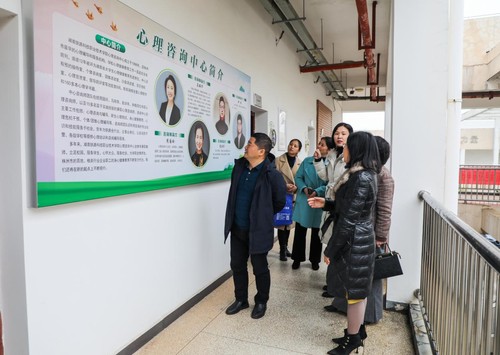 参观学校心理咨询中心 参观学校心理咨询中心