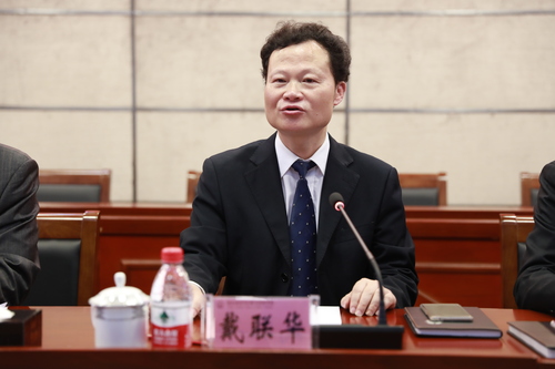 学院党委副书记、院长戴联华宣读《学院全面实施“半军事化”管理工作方案》 学院党委副书记、院长戴联华宣读《学院全面实施“半军事化”管理工作方案》