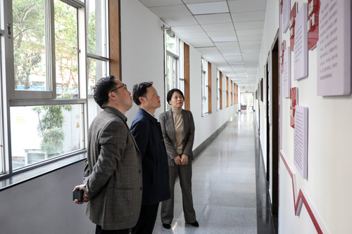 学校领导班子参观株洲“三个高地”指挥部 (1) 学校领导班子参观株洲“三个高地”指挥部 (1)