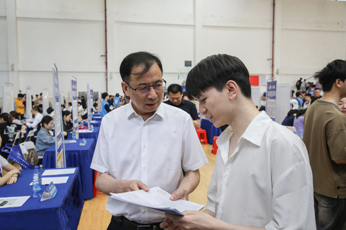 陈彬与学生 陈彬与学生