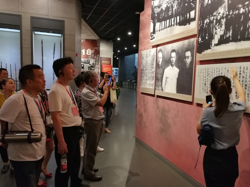 统战成员参观抗日胜利受降纪念馆 统战成员参观抗日胜利受降纪念馆
