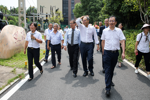 参观轨道实训基地 参观轨道实训基地