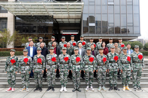 2021年春季征兵入伍学生合影 2021年春季征兵入伍学生合影