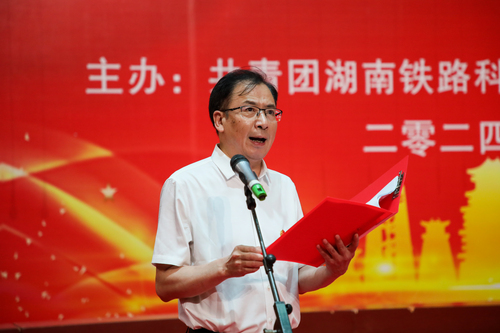 学校校长陈彬讲话特写 学校校长陈彬讲话特写