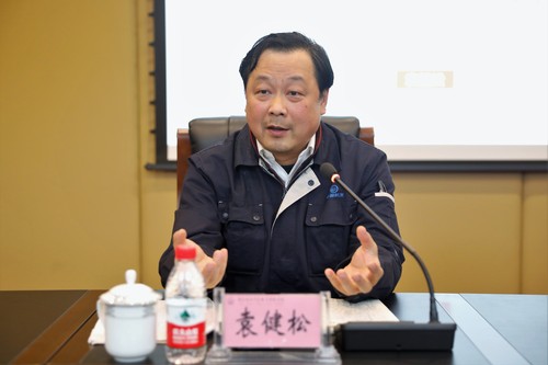 全国劳模袁健松作题为《弘扬劳模、工匠精神,打造“严谨、务实、创新”的学工队伍》的专题讲座 全国劳模袁健松作题为《弘扬劳模、工匠精神,打造“严谨、务实、创新”的学工队伍》的专题讲座