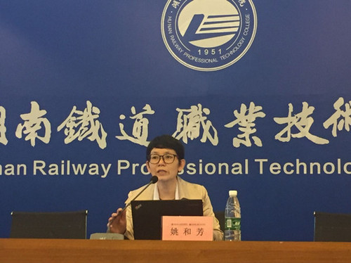 湖南铁道党委书记姚和芳为学生上十九大精神学习专题党课 湖南铁道党委书记姚和芳为学生上十九大精神学习专题党课