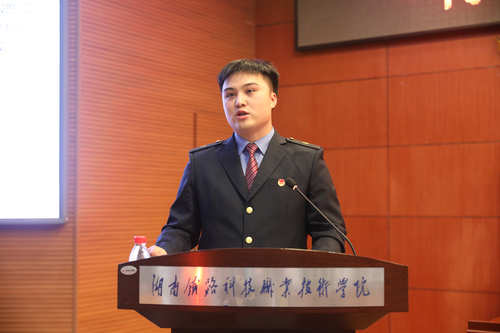 全国铁路青年岗位能手邓金刚宣讲 全国铁路青年岗位能手邓金刚宣讲