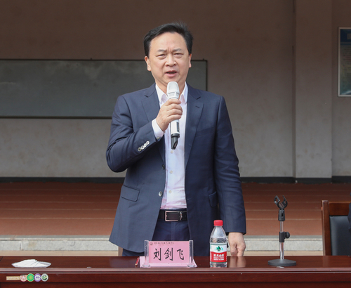 刘书记宣布军训正式开始 刘书记宣布军训正式开始