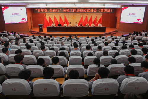 学校党委书记康月林讲话全景