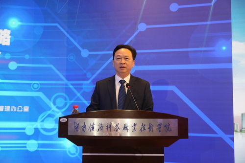1 刘剑飞发言特写 1 刘剑飞发言特写