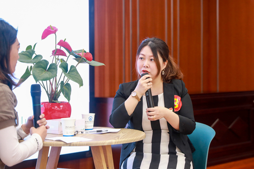 一等奖选手铁道运输管理与经济学院李益佳比赛中 一等奖选手铁道运输管理与经济学院李益佳比赛中