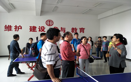 图3:参观土木工程与力学学院教职工小家 图3:参观土木工程与力学学院教职工小家