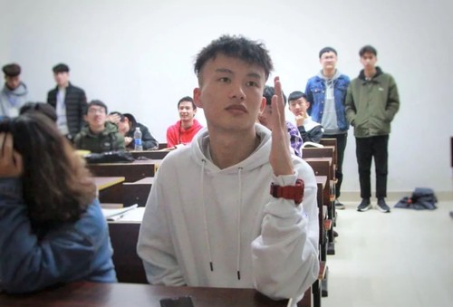 3 3