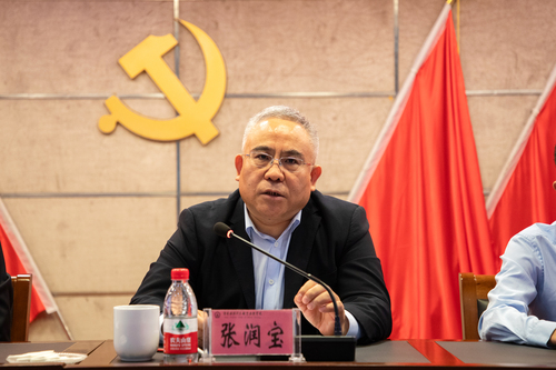 国铁集团工电部副主任张润宝讲话特写 国铁集团工电部副主任张润宝讲话特写