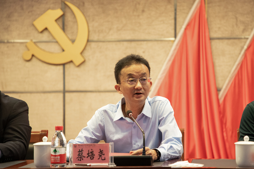 广州局集团公司副总经理蔡培尧讲话特写 广州局集团公司副总经理蔡培尧讲话特写