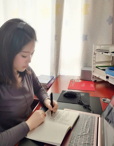 学院辅导员在进行全国高校辅导员网络培训示范班学习 学院辅导员在进行全国高校辅导员网络培训示范班学习